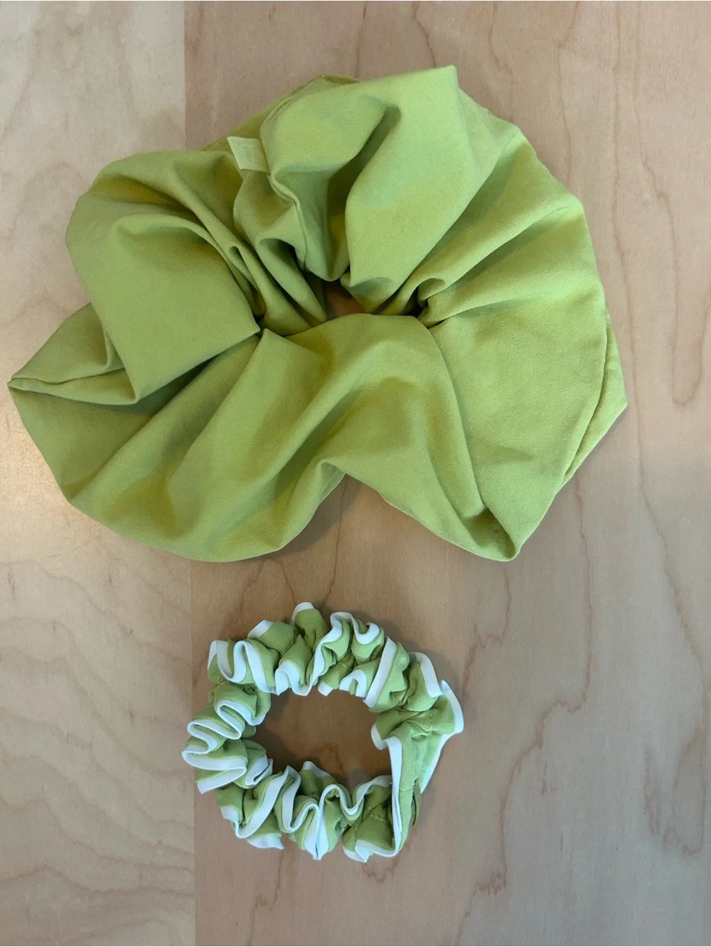 Lululemon Headbands, Scrunchies and claw clips Set in Lime and Teal